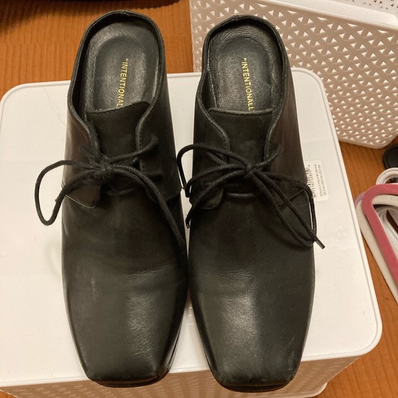 Intentionally _____ Blank black leather mules size10 - Picture 2 of 9